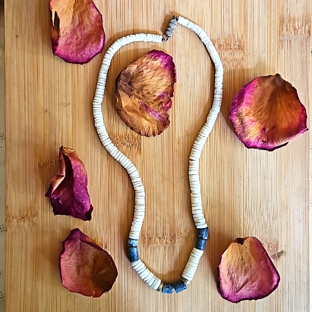 70s Vintage blue and white necklace 70s or 80s